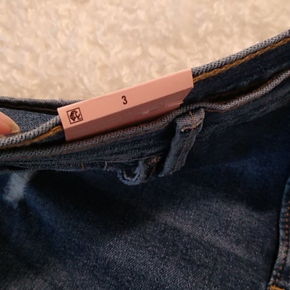 LEVI'S MOM Jeans - Picture 9 of 10